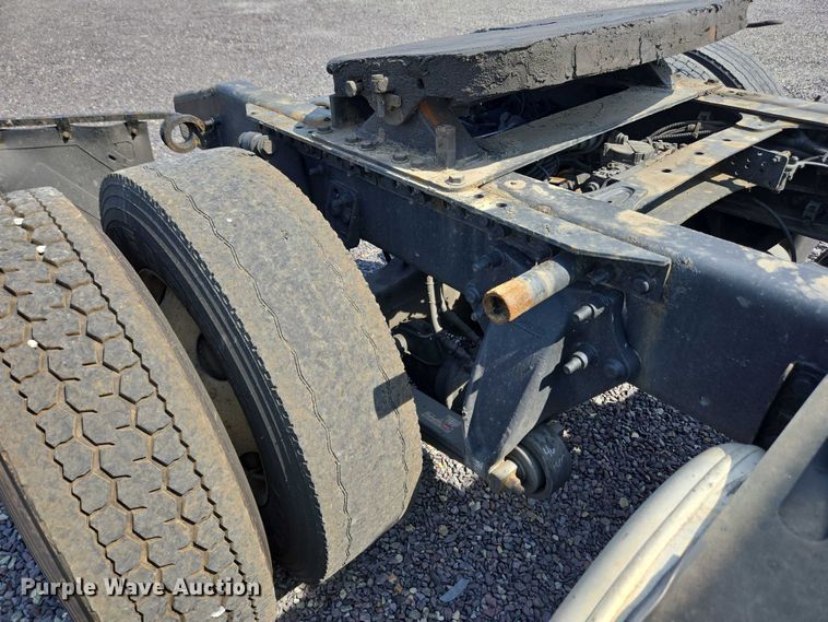 image for item YA0557 2015 Freightliner Business Class M2 semi truck