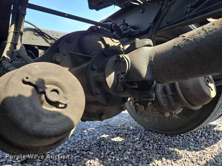 image for item YA0557 2015 Freightliner Business Class M2 semi truck