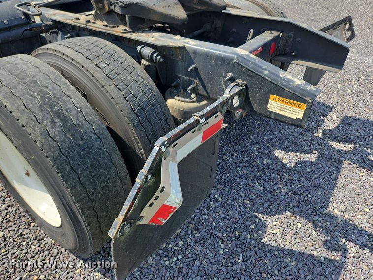 image for item YA0557 2015 Freightliner Business Class M2 semi truck