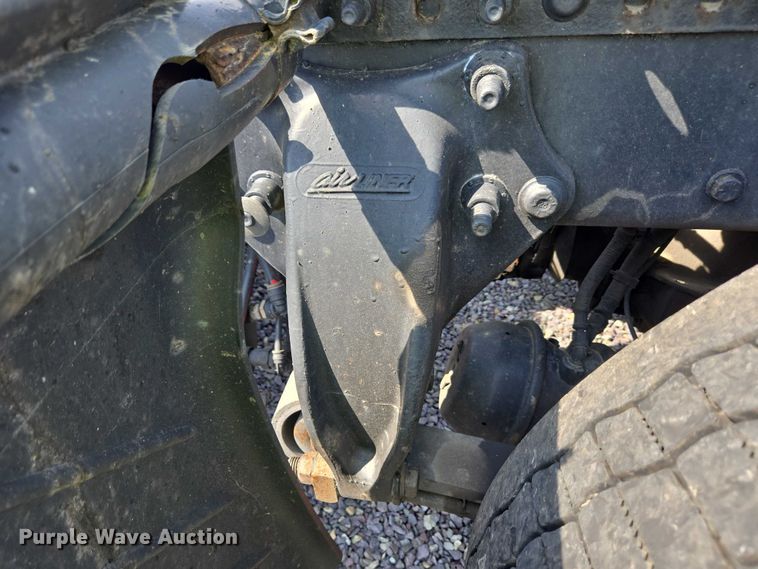 image for item YA0557 2015 Freightliner Business Class M2 semi truck