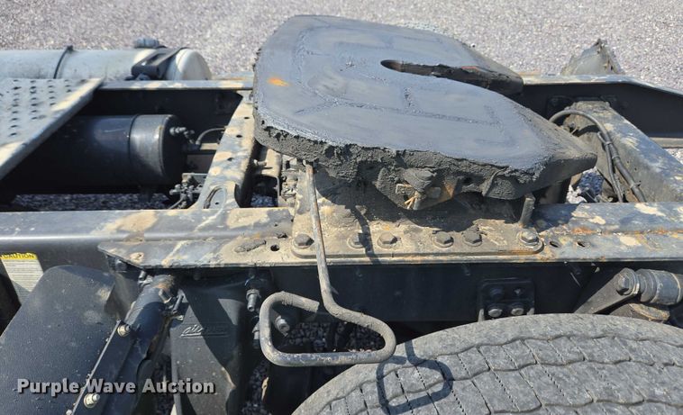 image for item YA0557 2015 Freightliner Business Class M2 semi truck