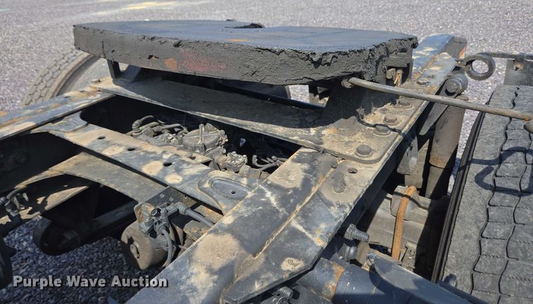 image for item YA0557 2015 Freightliner Business Class M2 semi truck