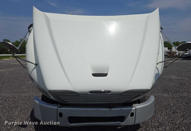 image for item YA0557 2015 Freightliner Business Class M2 semi truck