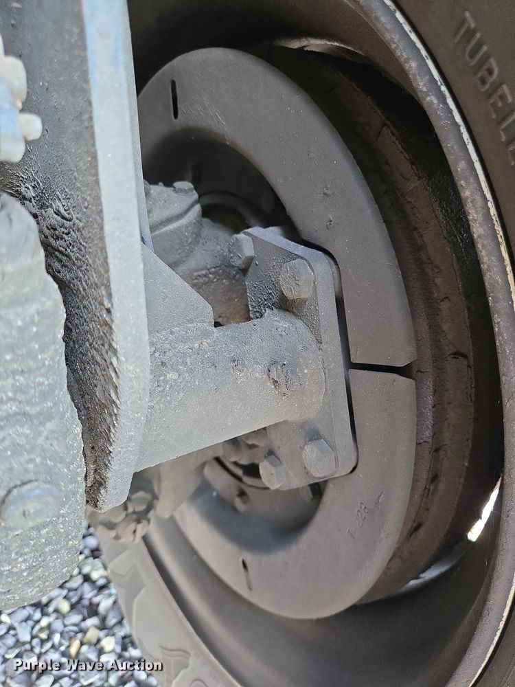 image for item YA0557 2015 Freightliner Business Class M2 semi truck