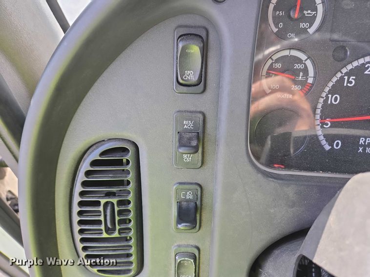 image for item YA0557 2015 Freightliner Business Class M2 semi truck