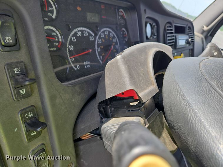 image for item YA0557 2015 Freightliner Business Class M2 semi truck