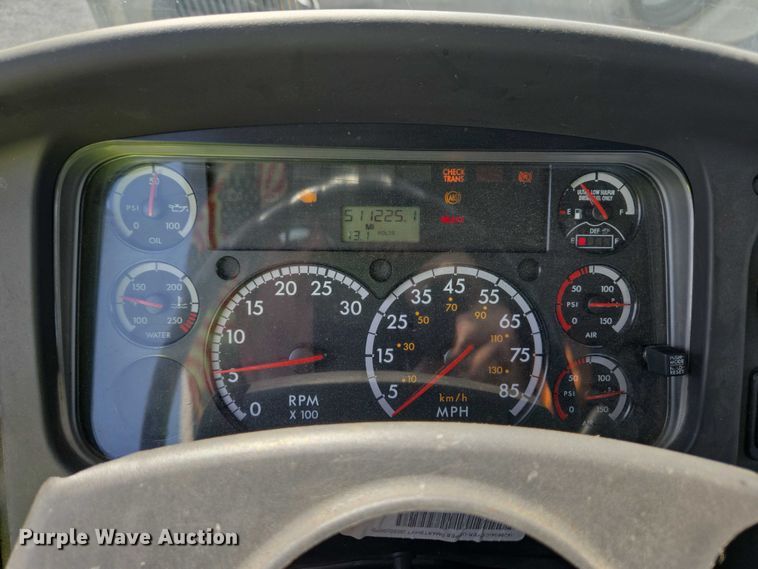 image for item YA0557 2015 Freightliner Business Class M2 semi truck