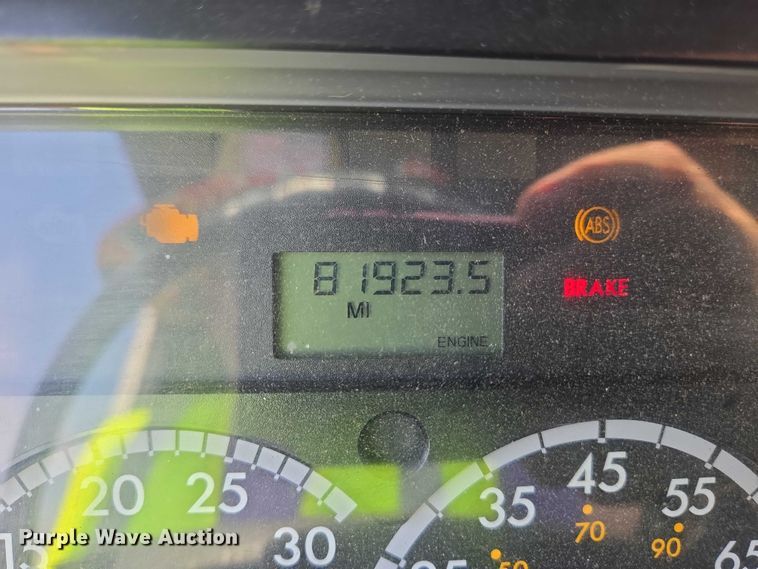 image for item YA0557 2015 Freightliner Business Class M2 semi truck