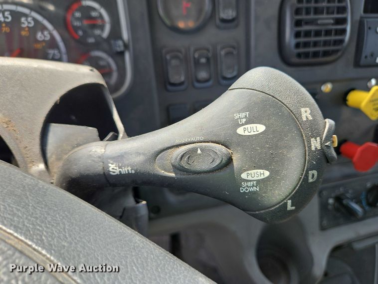 image for item YA0557 2015 Freightliner Business Class M2 semi truck