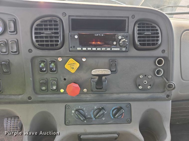 image for item YA0557 2015 Freightliner Business Class M2 semi truck