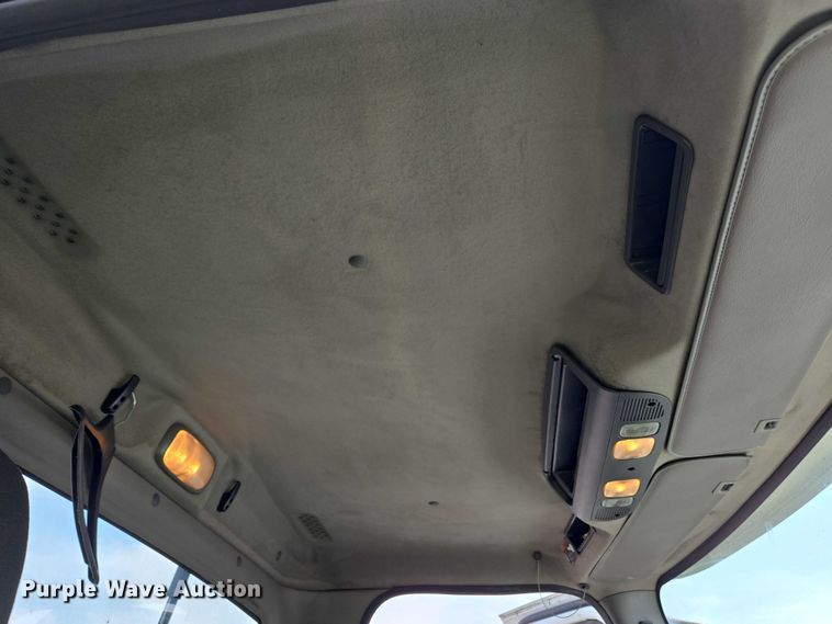 image for item YA0557 2015 Freightliner Business Class M2 semi truck