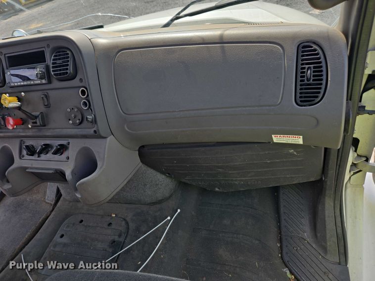 image for item YA0557 2015 Freightliner Business Class M2 semi truck