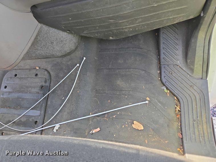 image for item YA0557 2015 Freightliner Business Class M2 semi truck