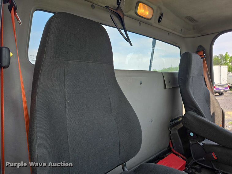 image for item YA0557 2015 Freightliner Business Class M2 semi truck