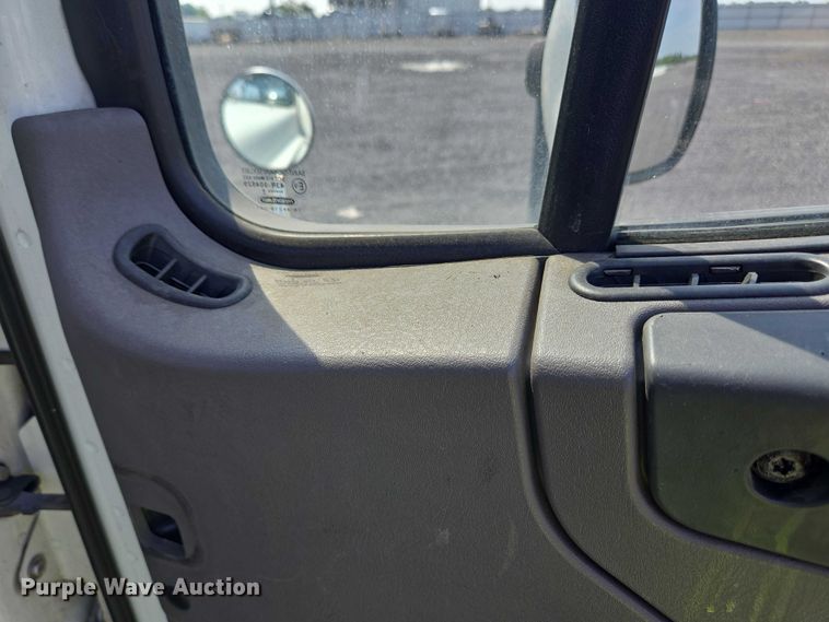 image for item YA0557 2015 Freightliner Business Class M2 semi truck