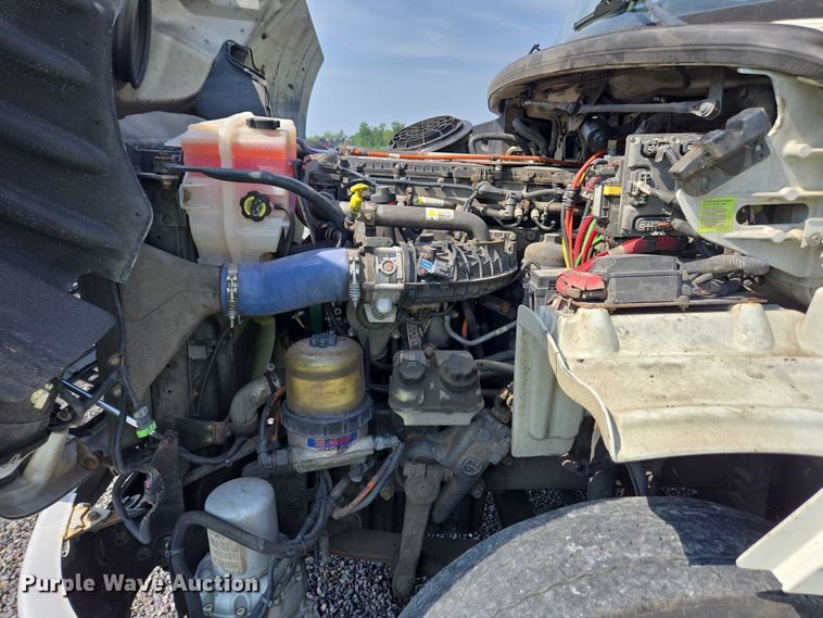 image for item YA0557 2015 Freightliner Business Class M2 semi truck