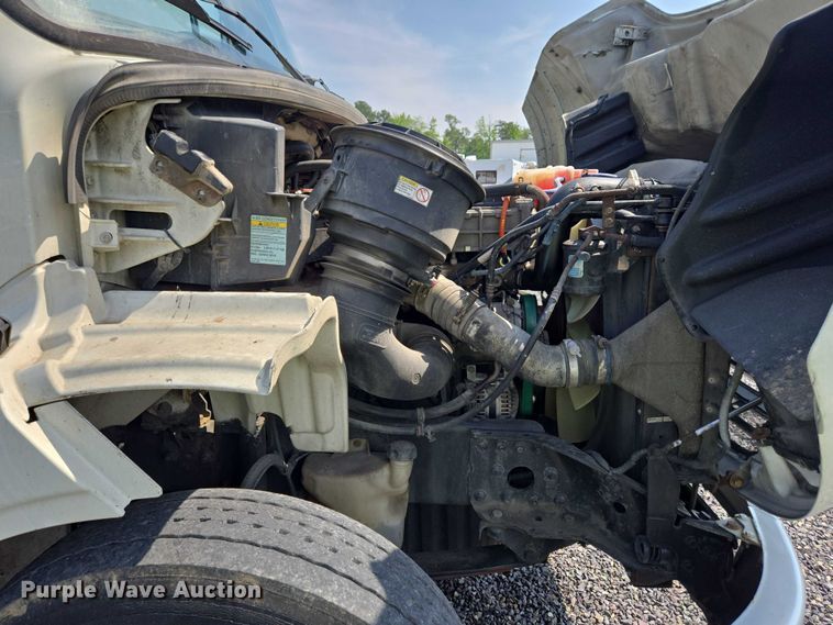 image for item YA0557 2015 Freightliner Business Class M2 semi truck