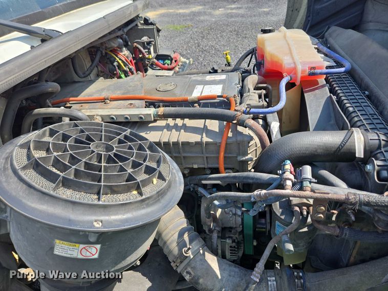 image for item YA0557 2015 Freightliner Business Class M2 semi truck