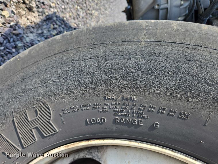 image for item YA0557 2015 Freightliner Business Class M2 semi truck