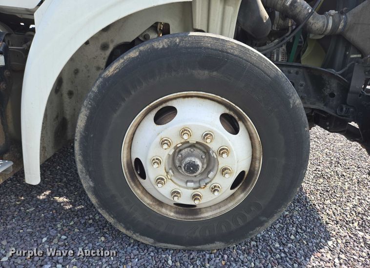 image for item YA0557 2015 Freightliner Business Class M2 semi truck