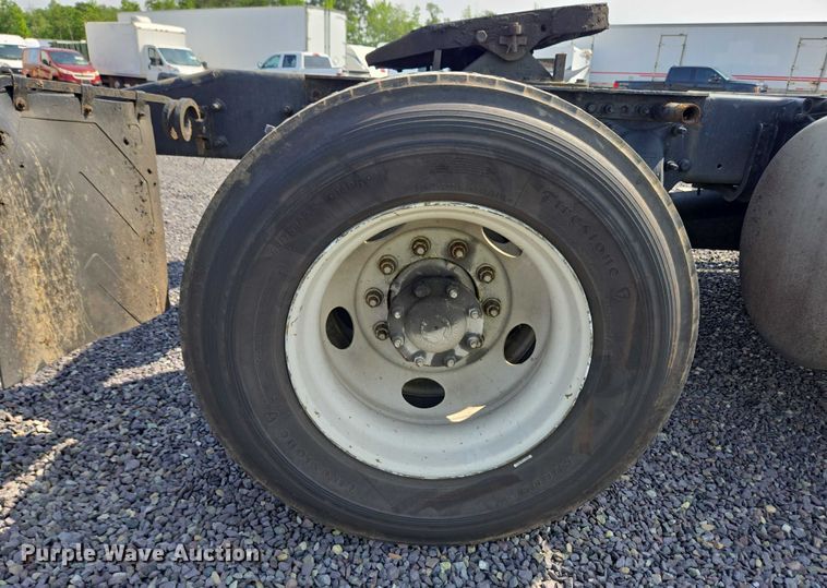 image for item YA0557 2015 Freightliner Business Class M2 semi truck