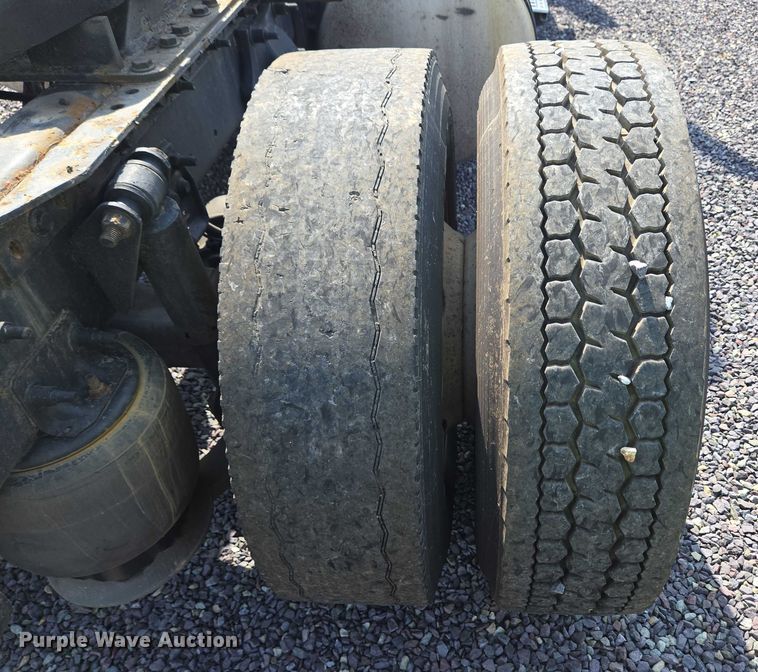 image for item YA0557 2015 Freightliner Business Class M2 semi truck