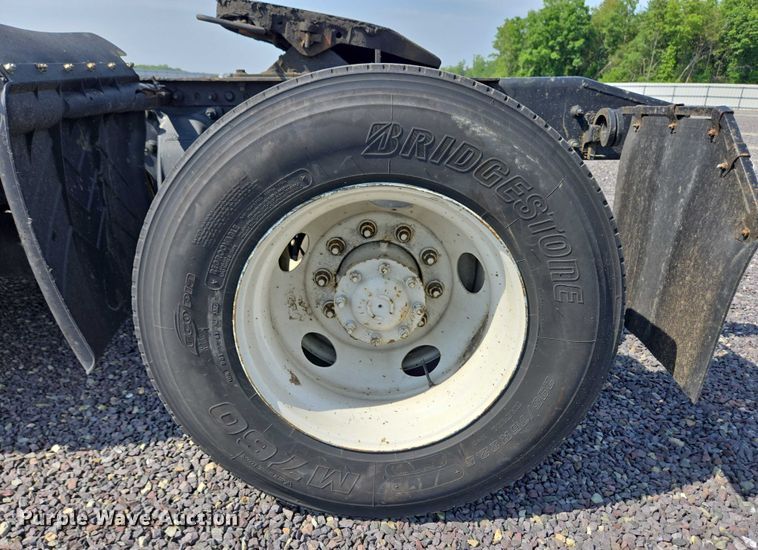 image for item YA0557 2015 Freightliner Business Class M2 semi truck