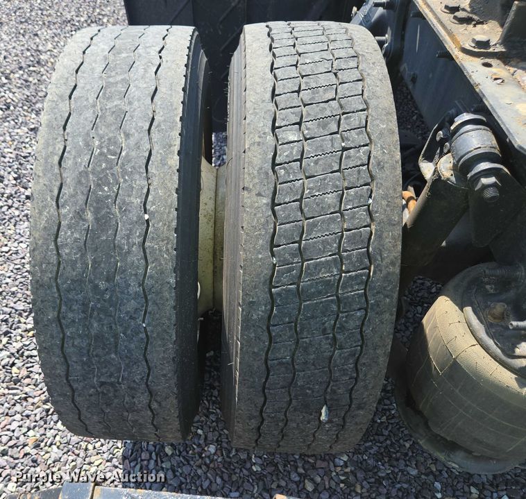 image for item YA0557 2015 Freightliner Business Class M2 semi truck