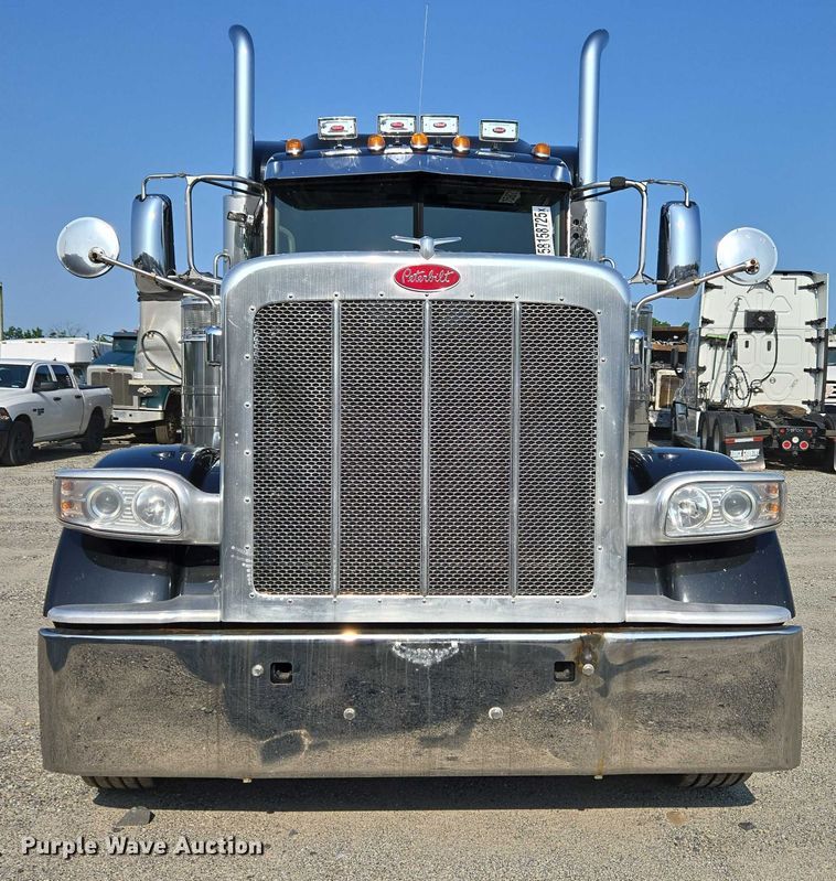 image for item YA0567 2017 Peterbilt 389 semi truck