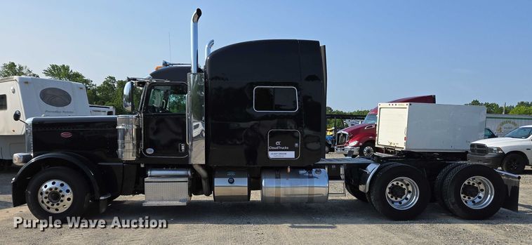 image for item YA0567 2017 Peterbilt 389 semi truck