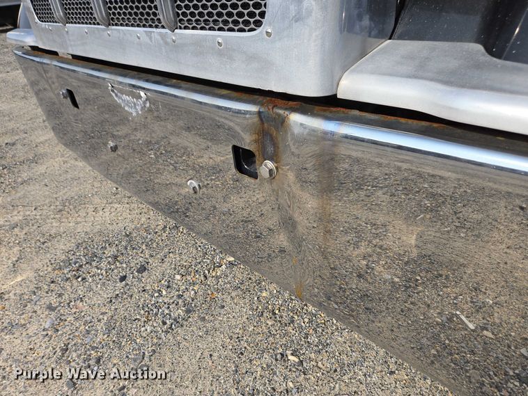 image for item YA0567 2017 Peterbilt 389 semi truck