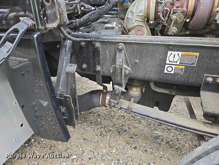 image for item YA0567 2017 Peterbilt 389 semi truck