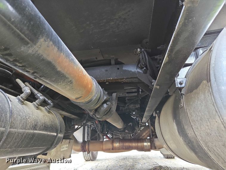 image for item YA0567 2017 Peterbilt 389 semi truck