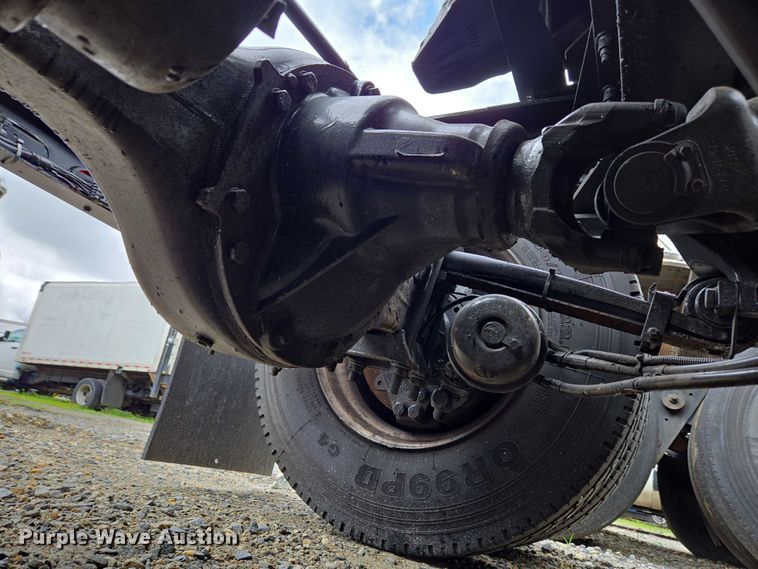 image for item YA0567 2017 Peterbilt 389 semi truck