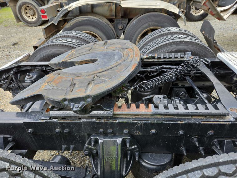 image for item YA0567 2017 Peterbilt 389 semi truck