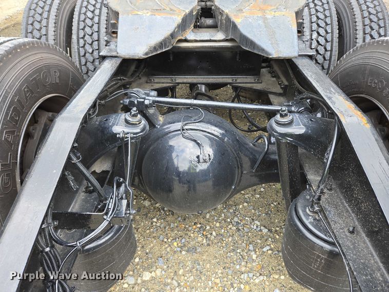 image for item YA0567 2017 Peterbilt 389 semi truck