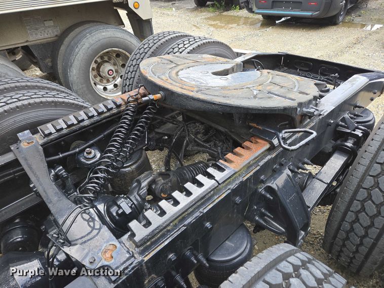 image for item YA0567 2017 Peterbilt 389 semi truck