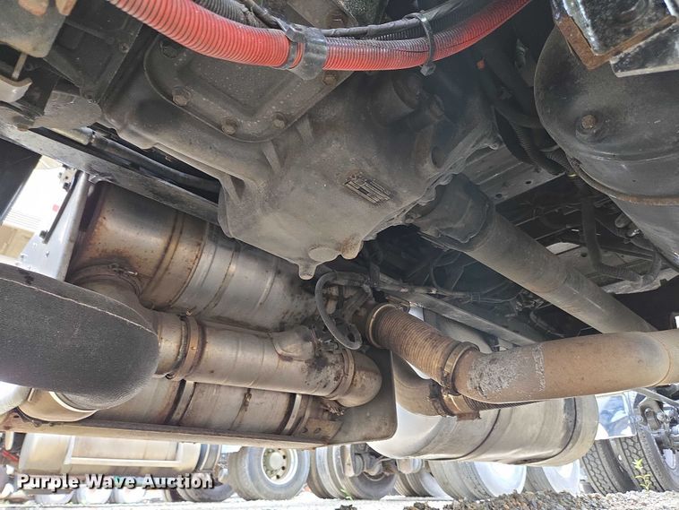 image for item YA0567 2017 Peterbilt 389 semi truck