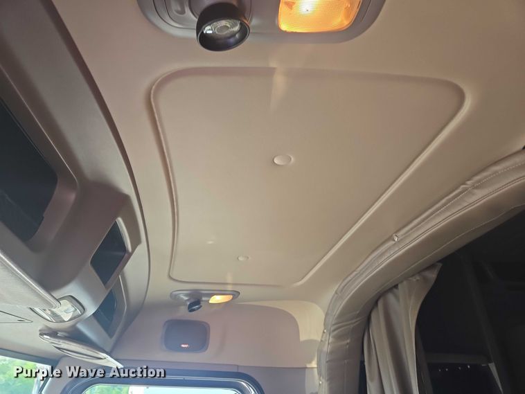 image for item YA0567 2017 Peterbilt 389 semi truck