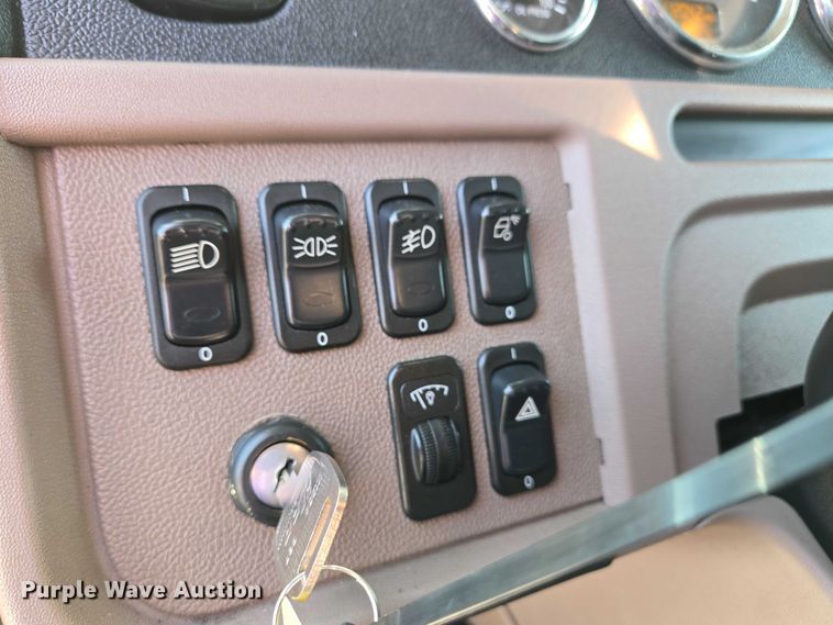 image for item YA0567 2017 Peterbilt 389 semi truck