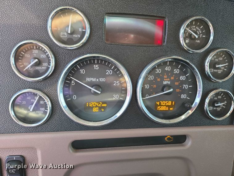 image for item YA0567 2017 Peterbilt 389 semi truck