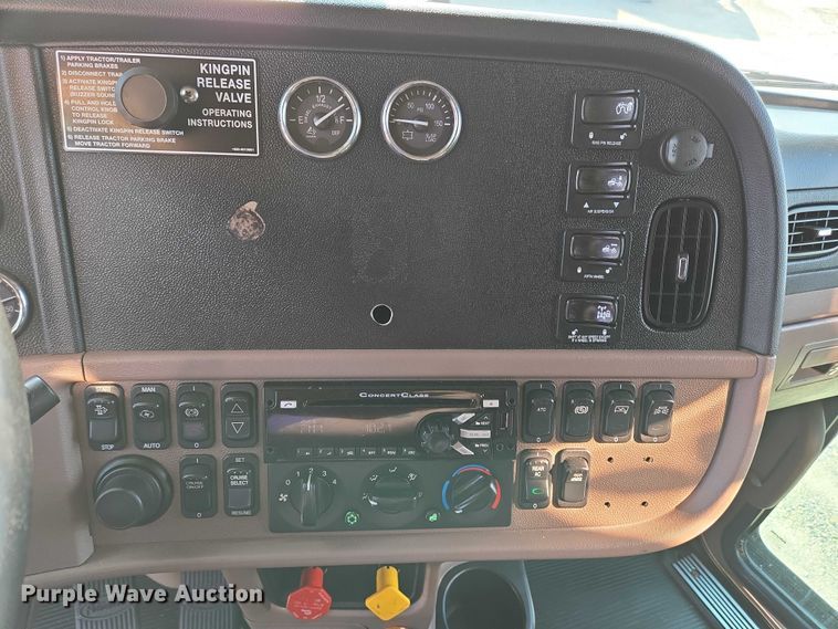 image for item YA0567 2017 Peterbilt 389 semi truck