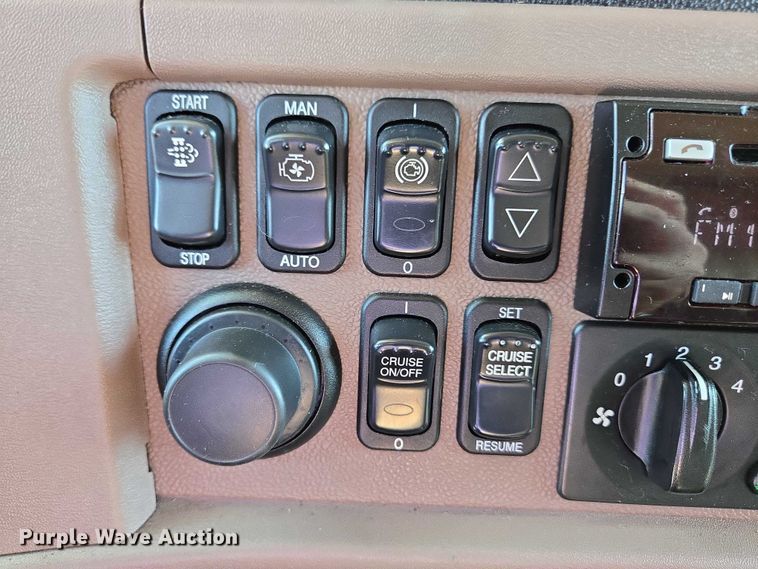 image for item YA0567 2017 Peterbilt 389 semi truck