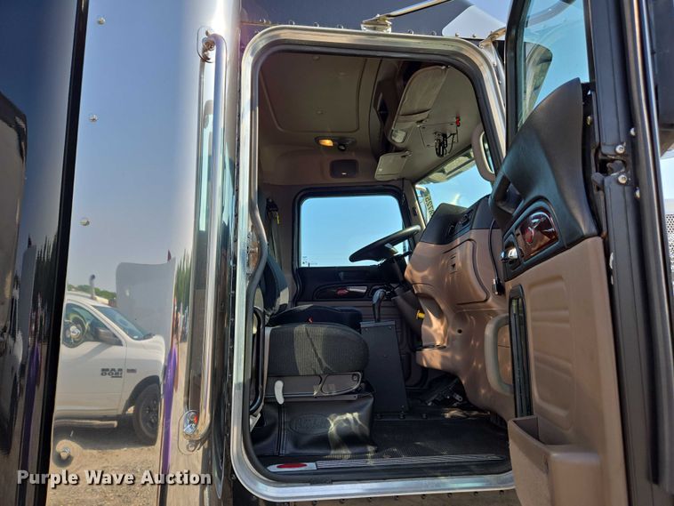 image for item YA0567 2017 Peterbilt 389 semi truck