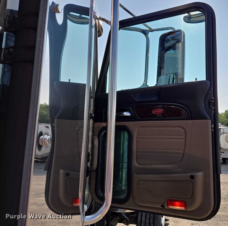image for item YA0567 2017 Peterbilt 389 semi truck