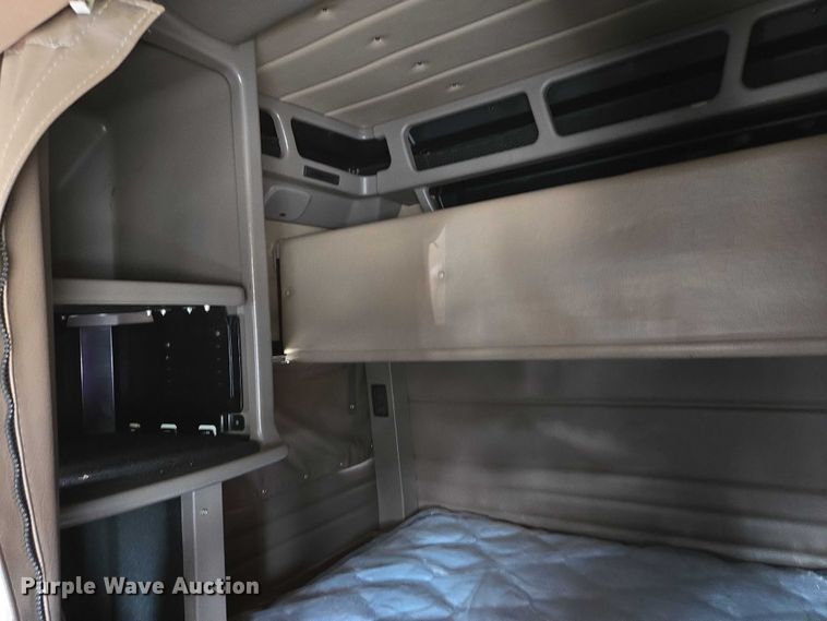 image for item YA0567 2017 Peterbilt 389 semi truck