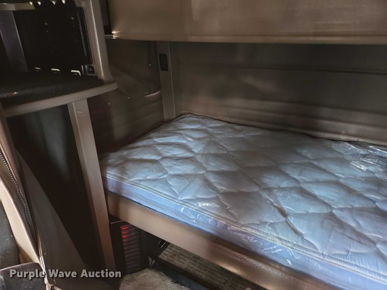 image for item YA0567 2017 Peterbilt 389 semi truck