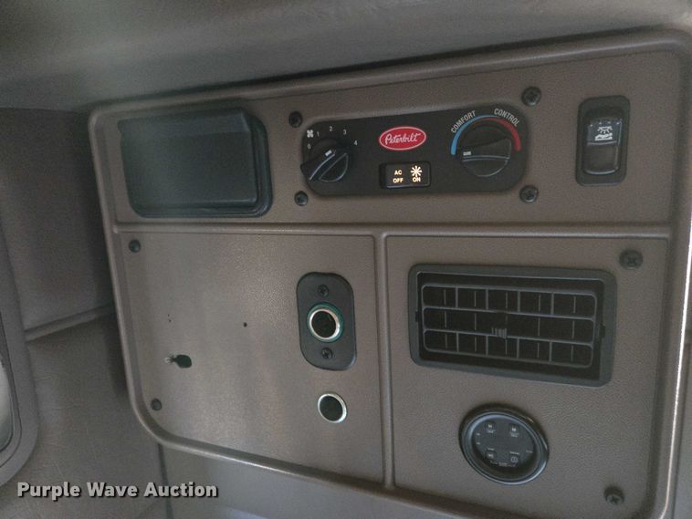 image for item YA0567 2017 Peterbilt 389 semi truck