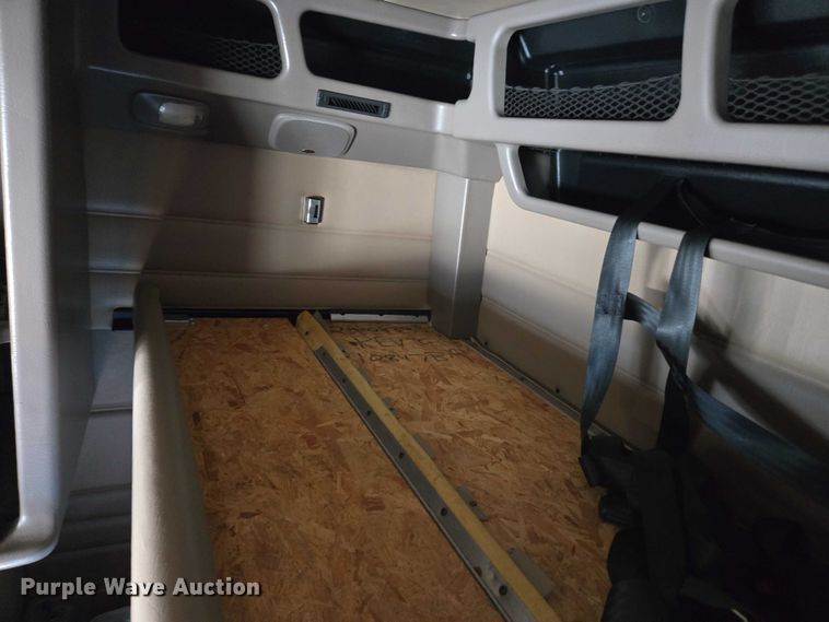 image for item YA0567 2017 Peterbilt 389 semi truck