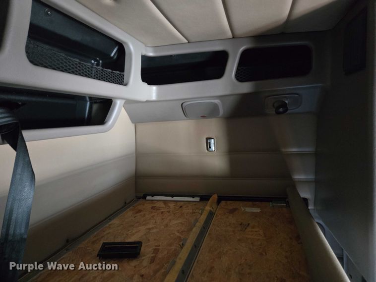 image for item YA0567 2017 Peterbilt 389 semi truck